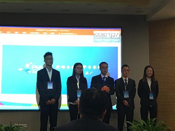 答辯現場：我組學生在對專家所提問題進行闡述