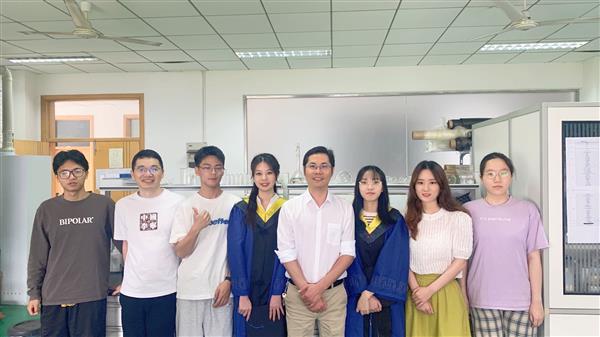 2022-06-02，祝賀課題組2022屆研究