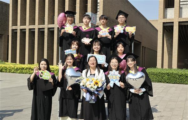 2024年課題組15位本科生畢業合影